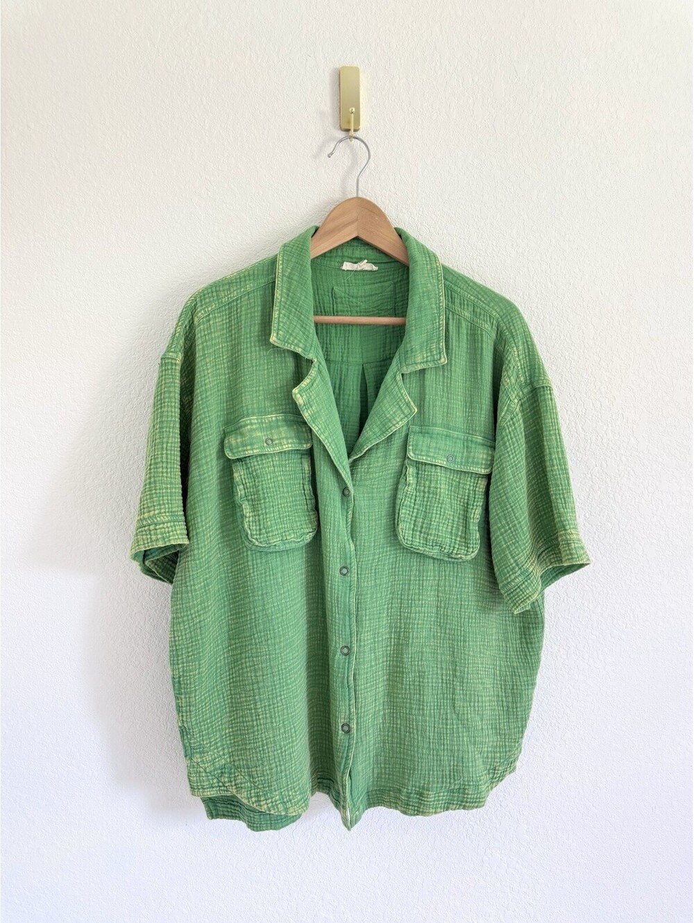 Easel Women’s Size Medium Button Front Gauzy Cotton Oversized Blouse Green Wash